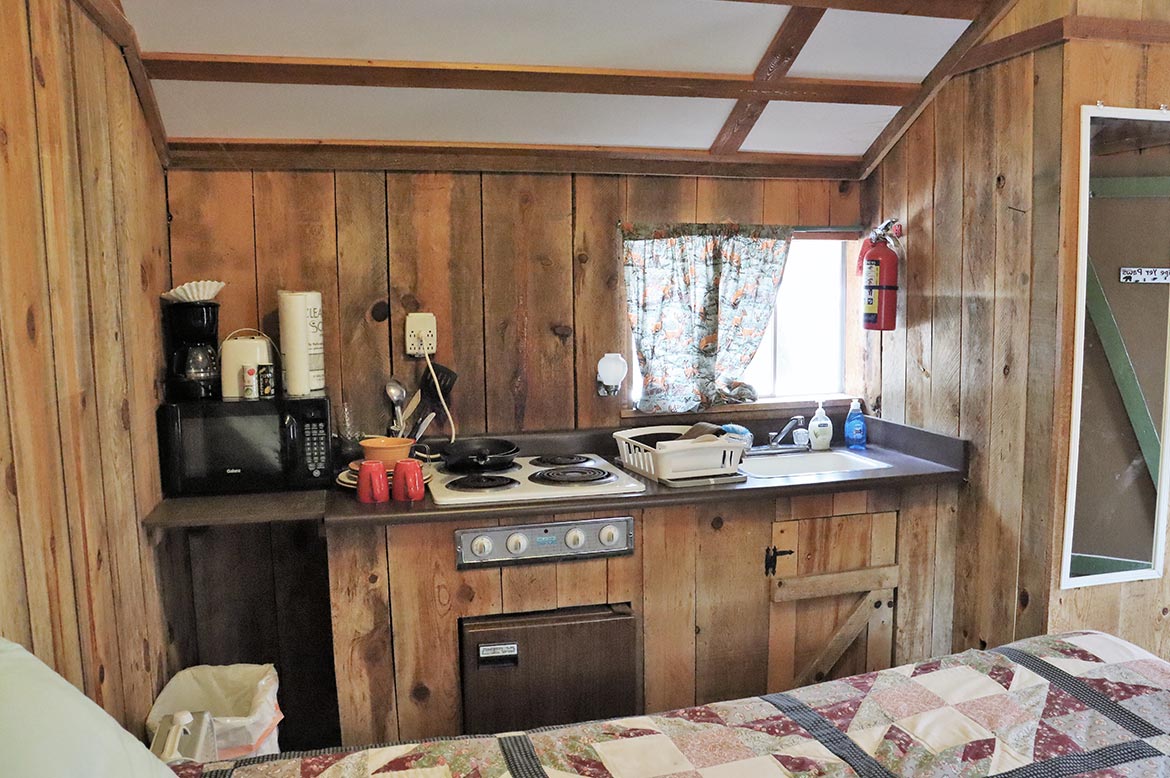 Cabin 5 kitchenette