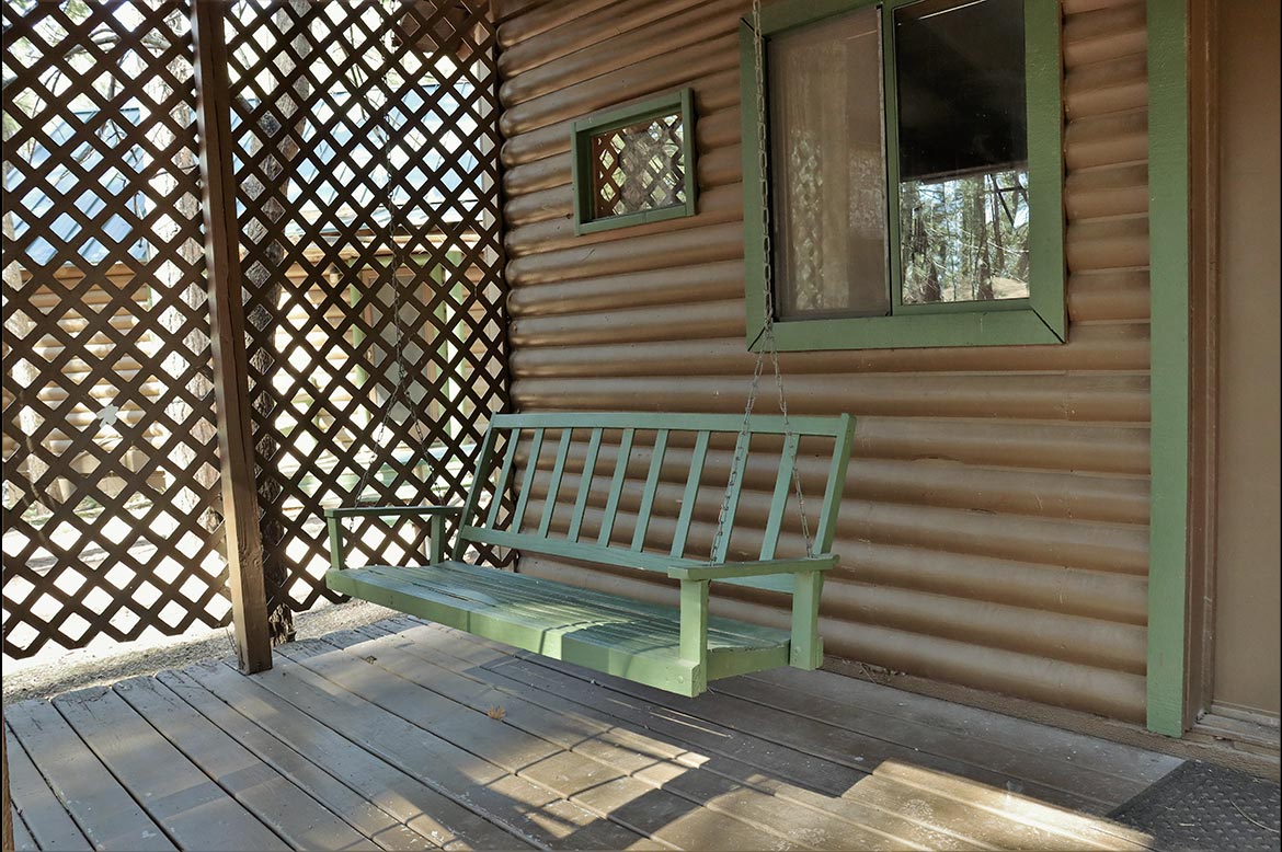 Cabin 9 swing bench